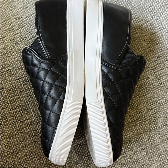 Steve Madden Electric/Eltro 1S1 Black Quilted Slip-On Sneakers Size 9 NWOT - Picture 5 of 8